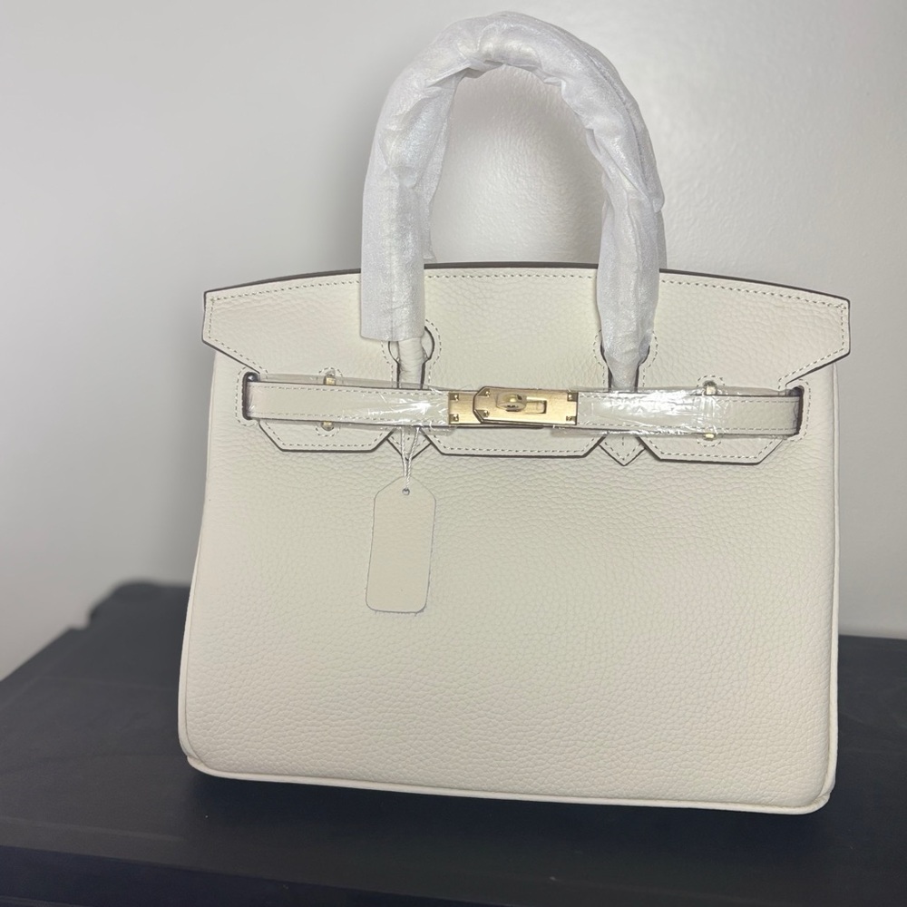 Off white genuine leather wirkin